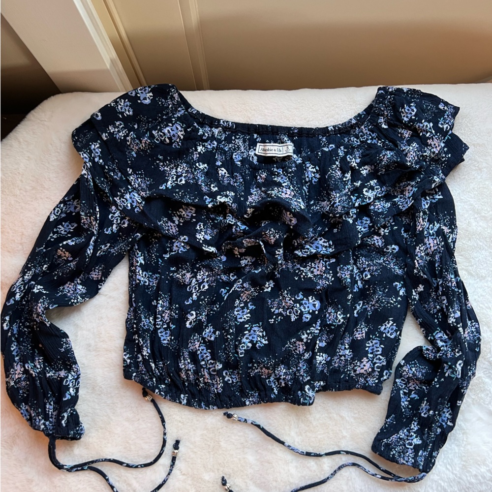 Abercrombie & Fitch Off the shoulder blouse